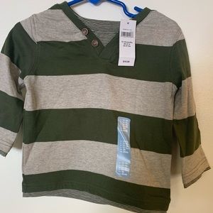 2 boys GAP long sleeve t-shirts.